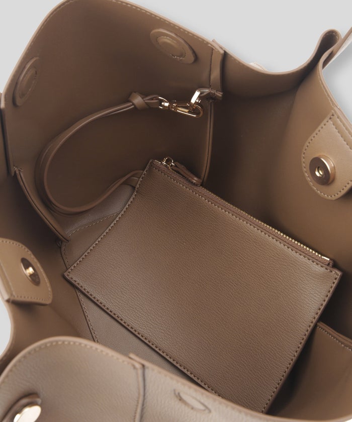 ルーズ 大容量 通勤 ビジネス 通学 スクールバッグ オシャレ 無地 女性らしい Y2K 軽い 2ピース ポーチ付き デートコーデ 大人 あざと可愛い 韓国系 綺麗め カジュアル スタイル盛れ KINO THE KEI