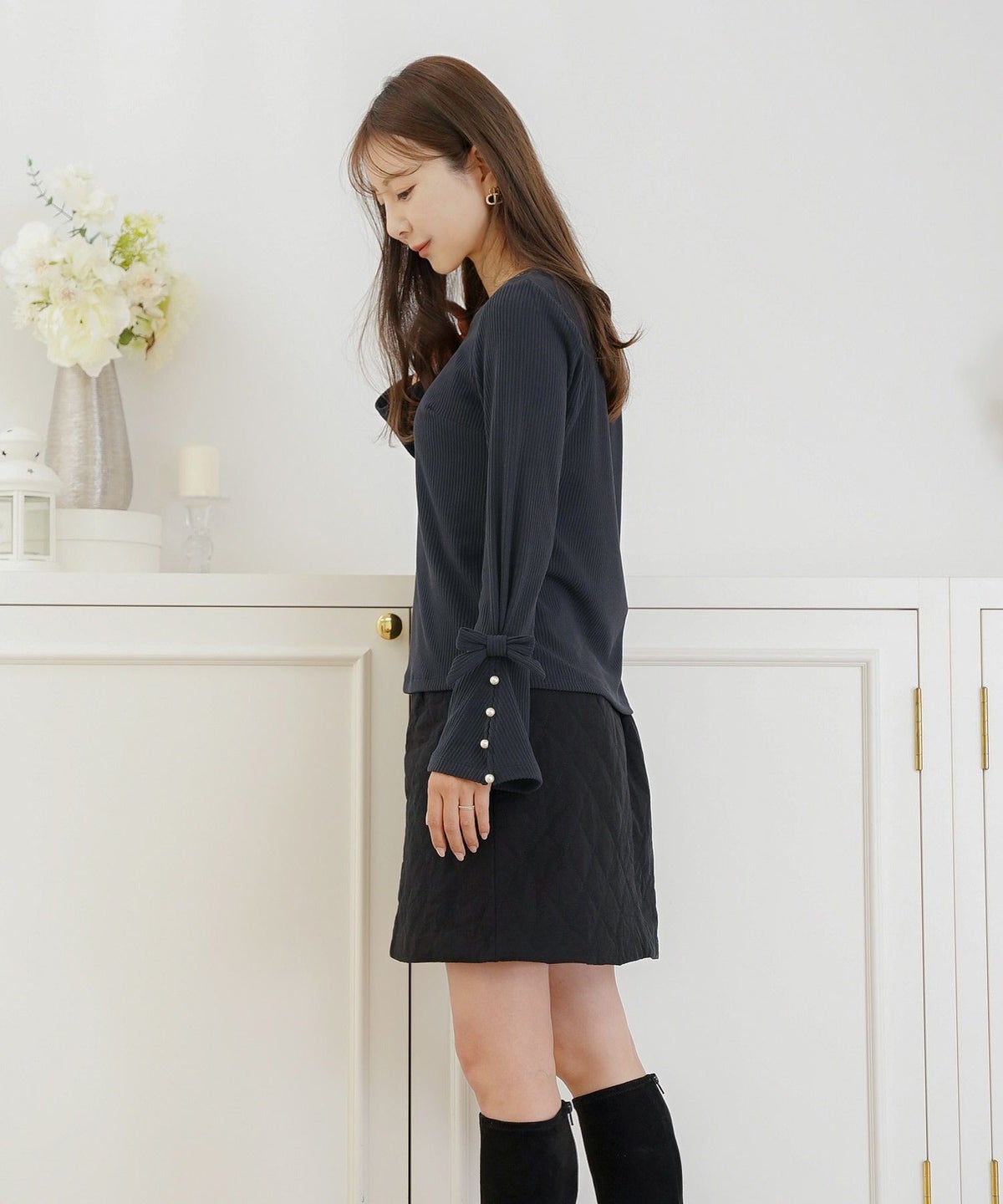 トップス カットソー リブ 袖口 リボン 切替 フレア ベルスリーブ フレアスリーブ シンプル 袖映え パール クルーネック 春 秋