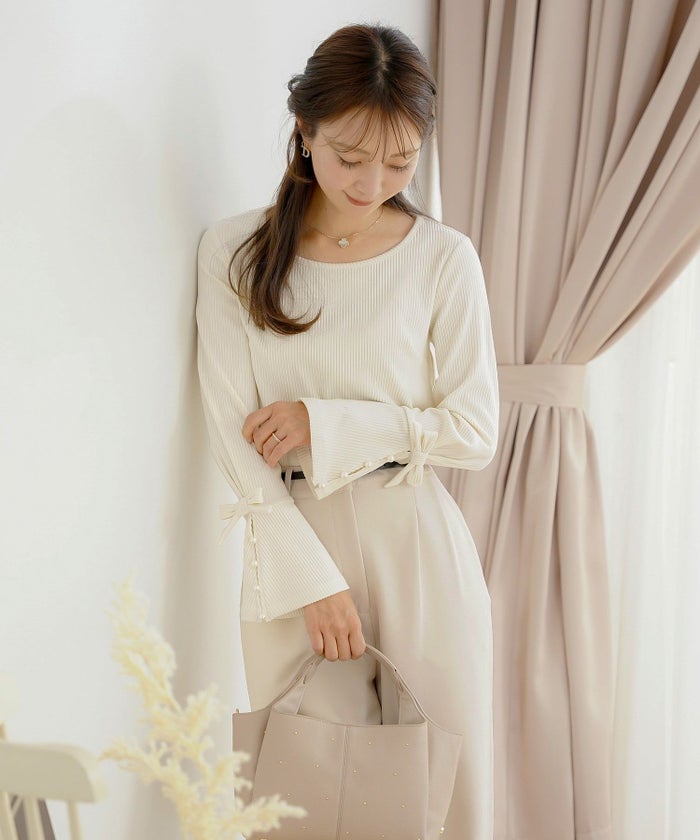 トップス カットソー リブ 袖口 リボン 切替 フレア ベルスリーブ フレアスリーブ シンプル 袖映え パール クルーネック 春 秋