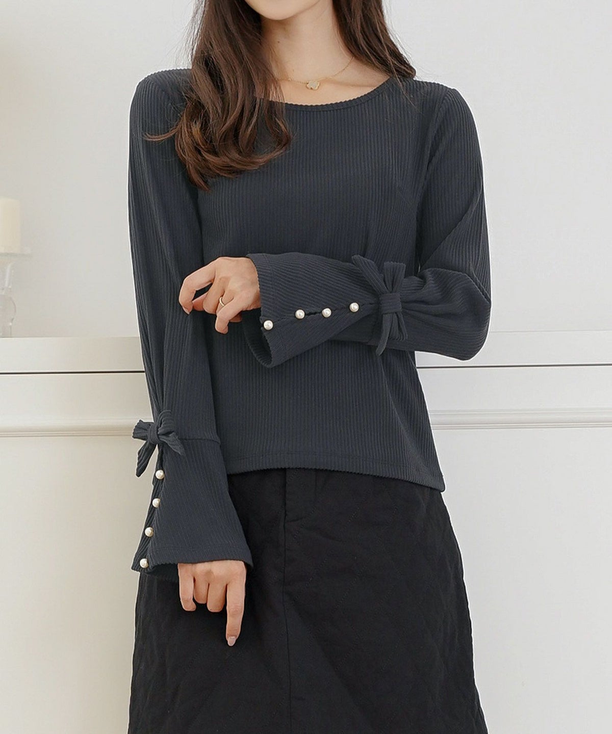 トップス カットソー リブ 袖口 リボン 切替 フレア ベルスリーブ フレアスリーブ シンプル 袖映え パール クルーネック 春 秋