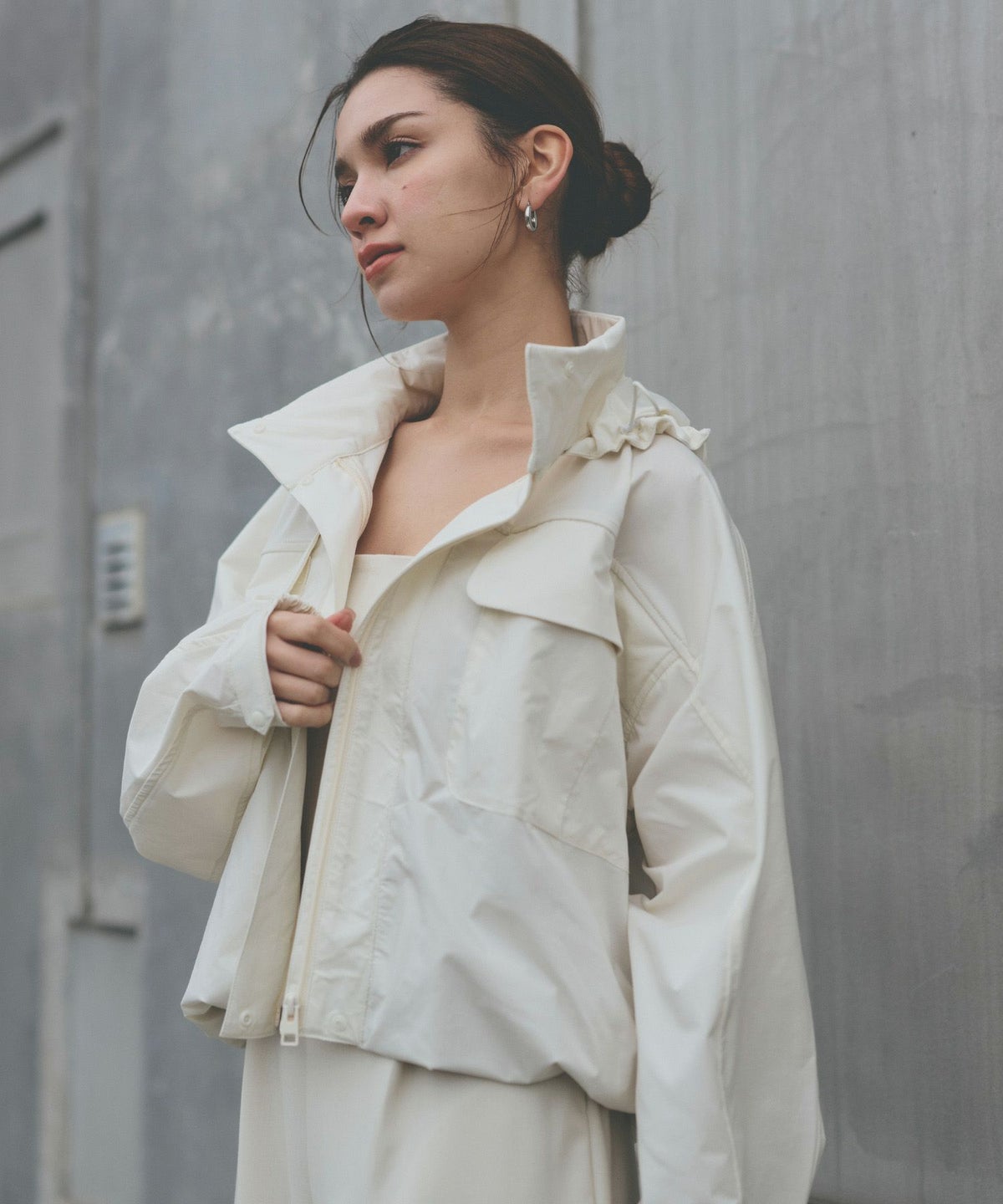 トラックジャケット ナイロン トップス ジップアウター スタンドカラー ジャンバー スポーティー 短丈 ミドル丈 ゆったり 普段使い 着回し 重ね着 オールシーズン ルームウェア 部屋着 リラックス 休日 ワークアウト ヨガ ジム ウェア ランニング ウォーキング 通勤 韓国風 韓国系 スタイル盛れ KINO THE KEI