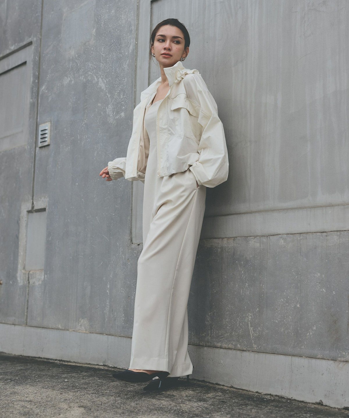 トラックジャケット ナイロン トップス ジップアウター スタンドカラー ジャンバー スポーティー 短丈 ミドル丈 ゆったり 普段使い 着回し 重ね着 オールシーズン ルームウェア 部屋着 リラックス 休日 ワークアウト ヨガ ジム ウェア ランニング ウォーキング 通勤 韓国風 韓国系 スタイル盛れ KINO THE KEI