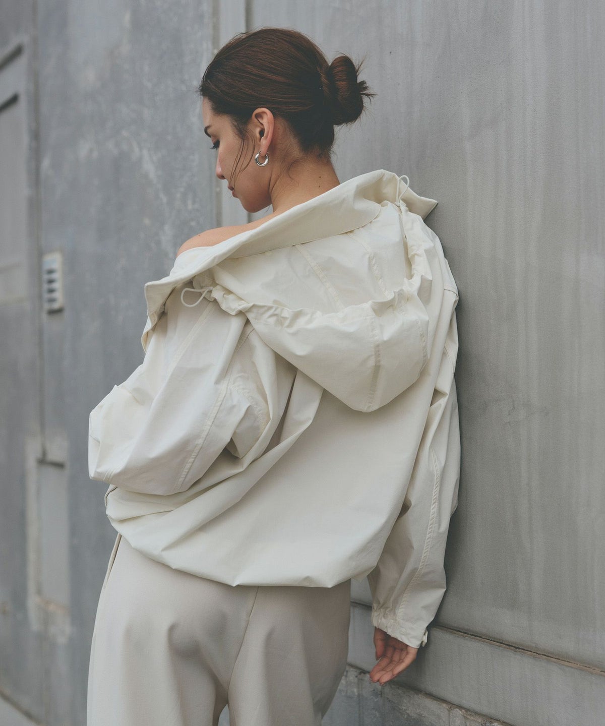 トラックジャケット ナイロン トップス ジップアウター スタンドカラー ジャンバー スポーティー 短丈 ミドル丈 ゆったり 普段使い 着回し 重ね着 オールシーズン ルームウェア 部屋着 リラックス 休日 ワークアウト ヨガ ジム ウェア ランニング ウォーキング 通勤 韓国風 韓国系 スタイル盛れ KINO THE KEI