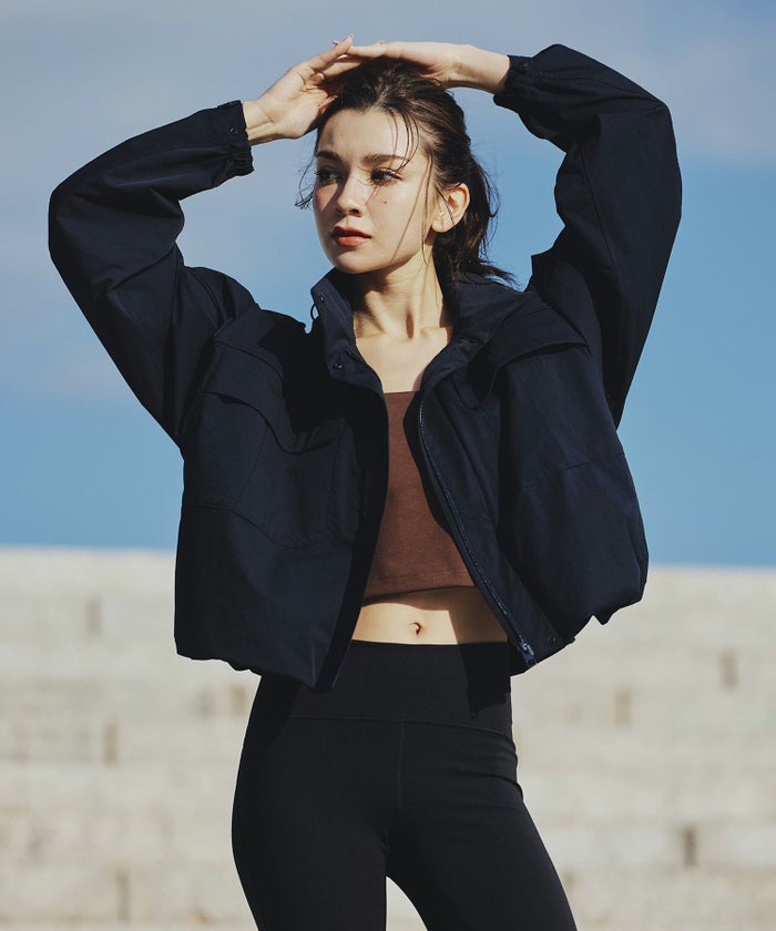 トラックジャケット ナイロン トップス ジップアウター スタンドカラー ジャンバー スポーティー 短丈 ミドル丈 ゆったり 普段使い 着回し 重ね着 オールシーズン ルームウェア 部屋着 リラックス 休日 ワークアウト ヨガ ジム ウェア ランニング ウォーキング 通勤 韓国風 韓国系 スタイル盛れ KINO THE KEI