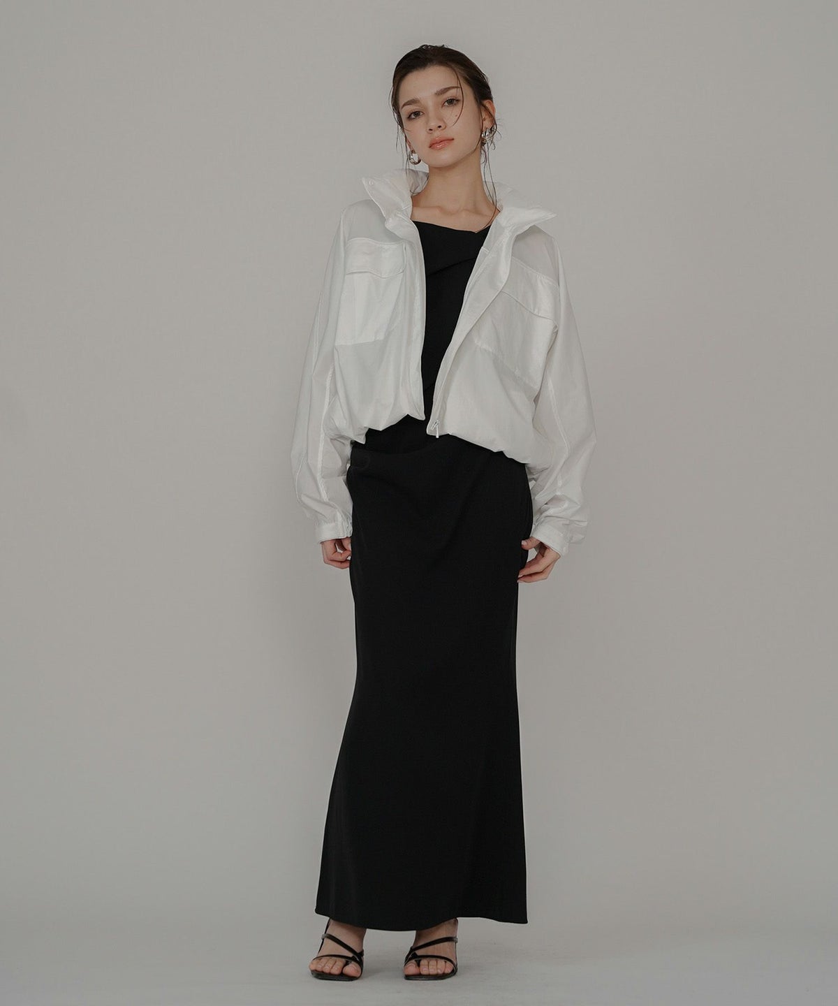 トラックジャケット ナイロン トップス ジップアウター スタンドカラー ジャンバー スポーティー 短丈 ミドル丈 ゆったり 普段使い 着回し 重ね着 オールシーズン ルームウェア 部屋着 リラックス 休日 ワークアウト ヨガ ジム ウェア ランニング ウォーキング 通勤 韓国風 韓国系 スタイル盛れ KINO THE KEI