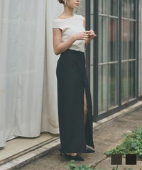 コーデ 大人 あざと可愛い 肌見せ 港区 ラウンジ Iラインスカート 長め ペンシルスカート ツイル ナローシルエット スリット入り カジュアル エレガント 海外系 きれいめ 韓国風 韓国系 スタイル盛れ KINO THE KEI ボタンデザイン スリット スカート KINO THE KEI