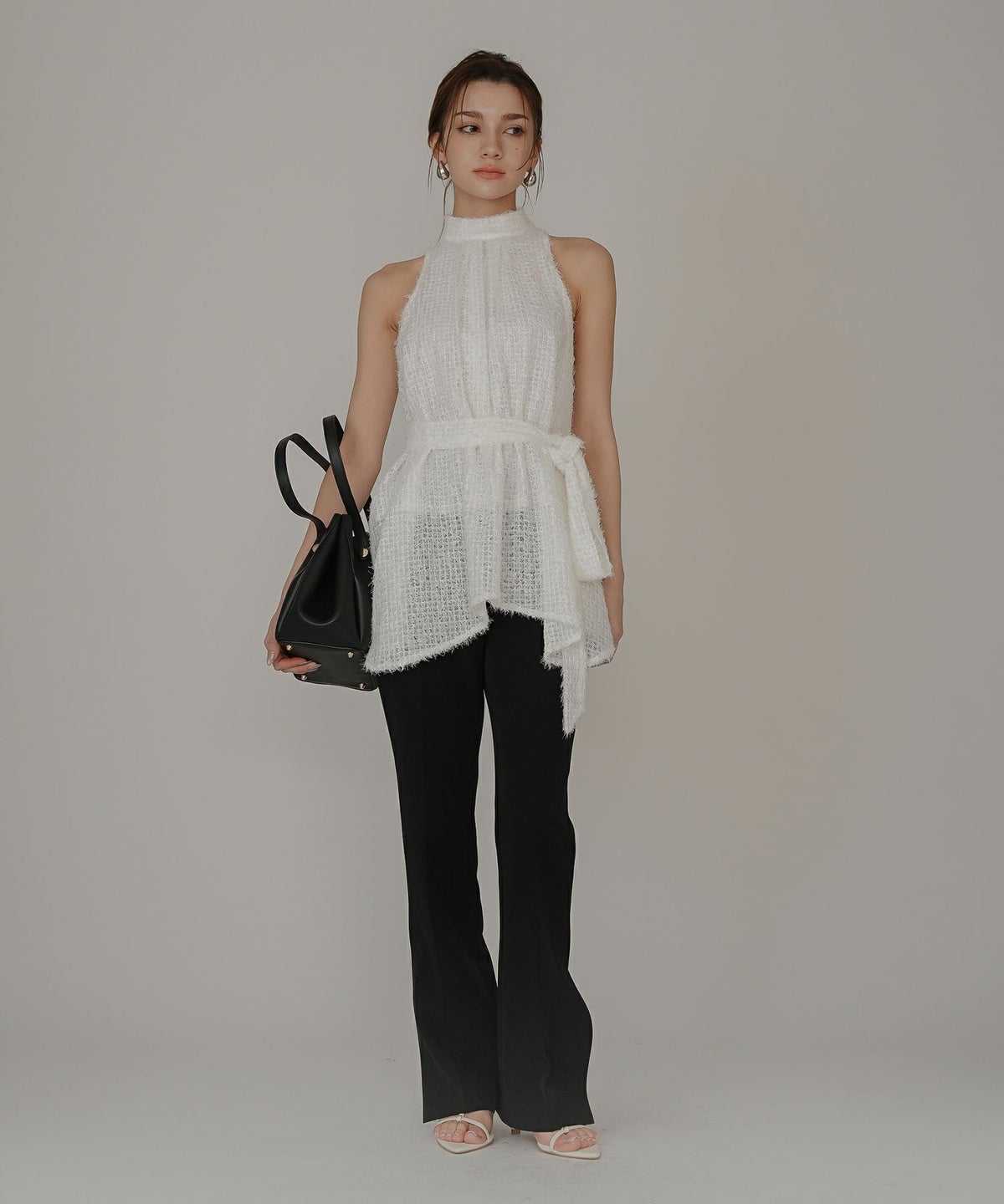 無地 女性らしい モテコーデ デートコーデ 大人 あざと可愛い 肌見せ 港区 ラウンジ 韓国風 韓国系 カジュアル エレガント 海外系 きれいめ 細見え カジュアル スタイル盛れ KINO THE KEI