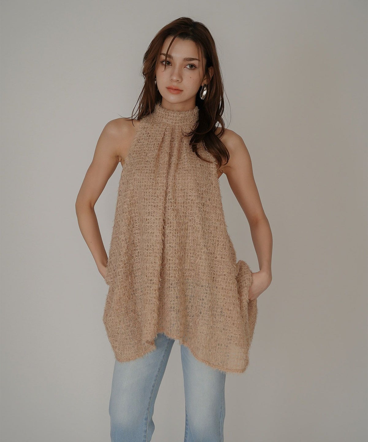 無地 女性らしい モテコーデ デートコーデ 大人 あざと可愛い 肌見せ 港区 ラウンジ 韓国風 韓国系 カジュアル エレガント 海外系 きれいめ 細見え カジュアル スタイル盛れ KINO THE KEI