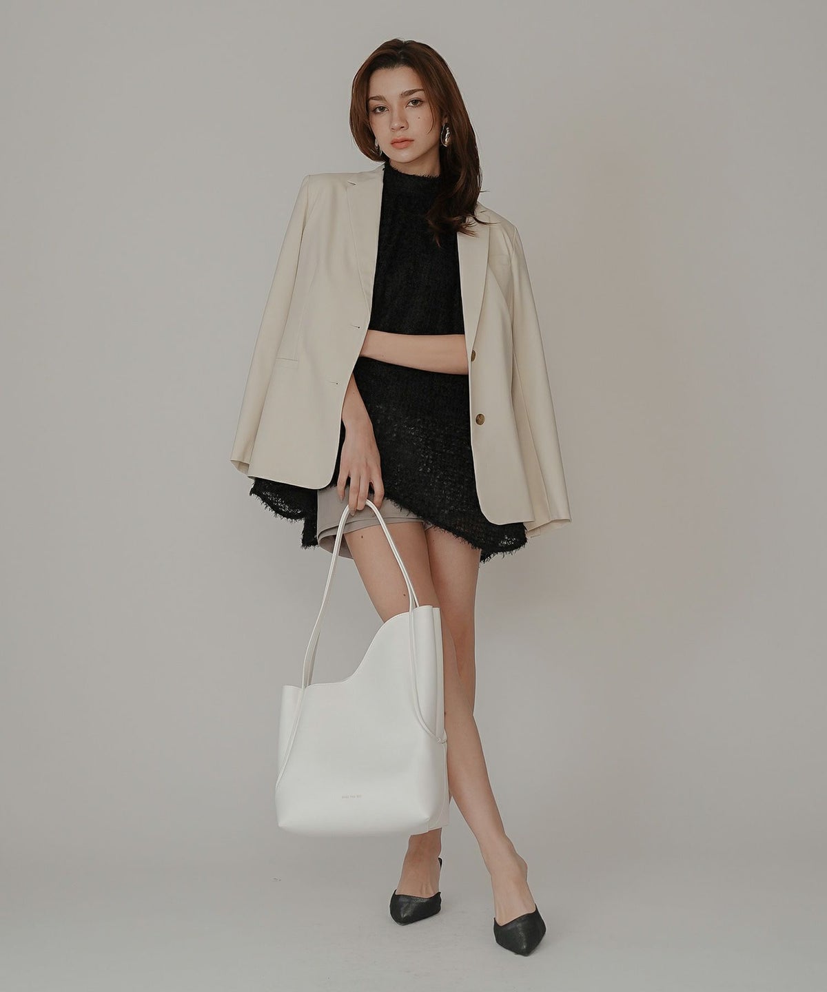 無地 女性らしい モテコーデ デートコーデ 大人 あざと可愛い 肌見せ 港区 ラウンジ 韓国風 韓国系 カジュアル エレガント 海外系 きれいめ 細見え カジュアル スタイル盛れ KINO THE KEI