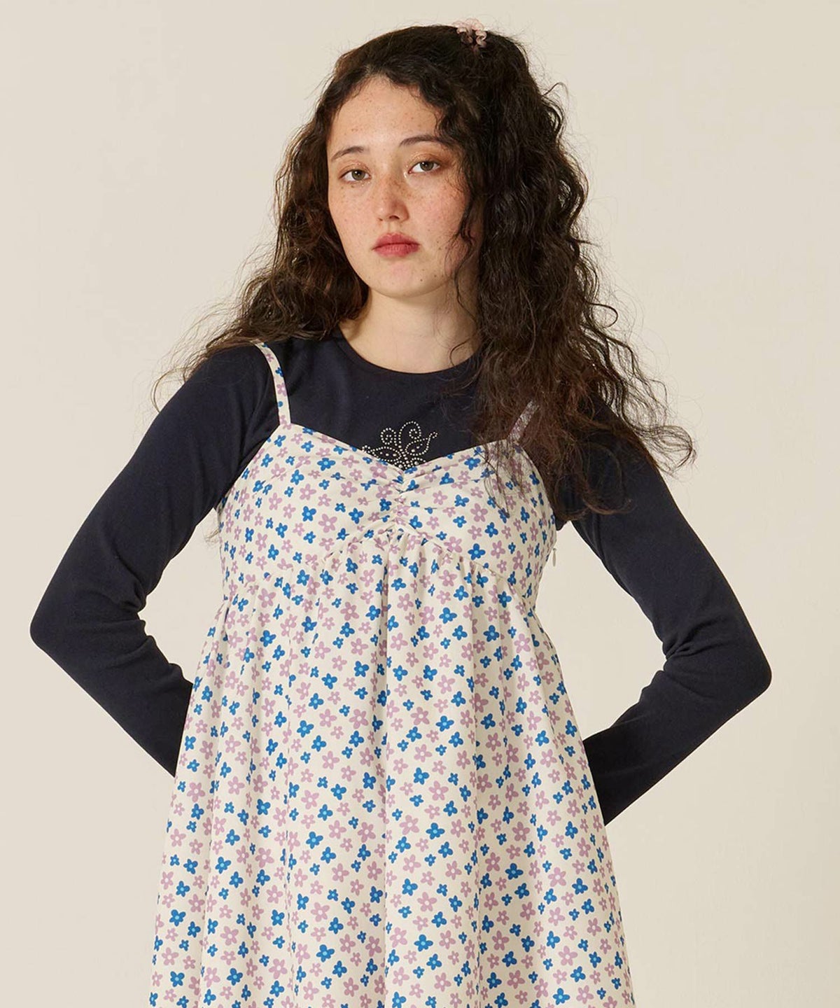 バタフライ/スタッズ/ロンT/カットソー