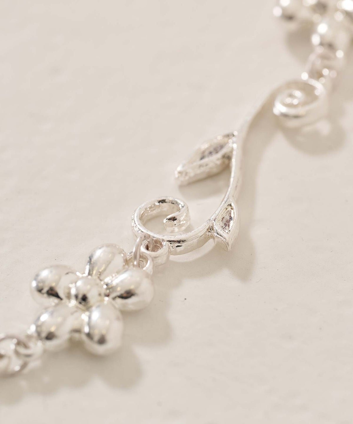 シルバー/アクセサリー/ネックレス/フラワー チョーカー TINA：JOJUN 