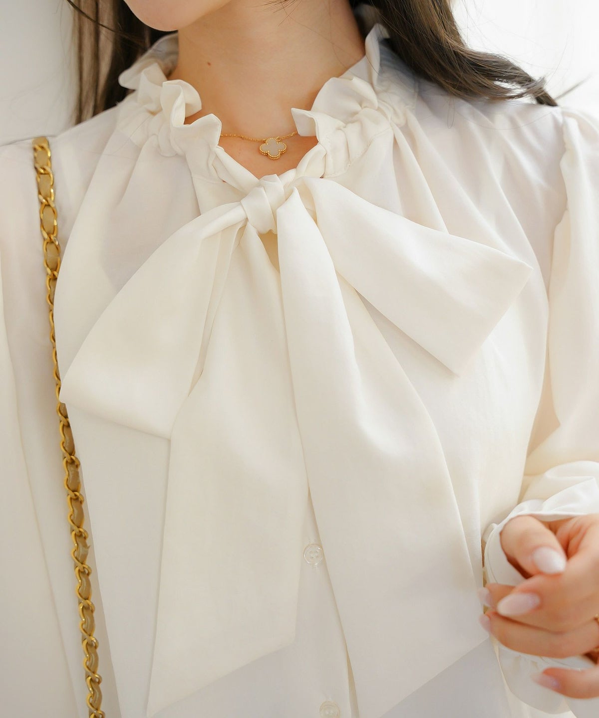 トップス ブラウス フリル ボウタイ 長袖 タック 前開き ホワイト フェミニン エレガント 上品 きれいめ
