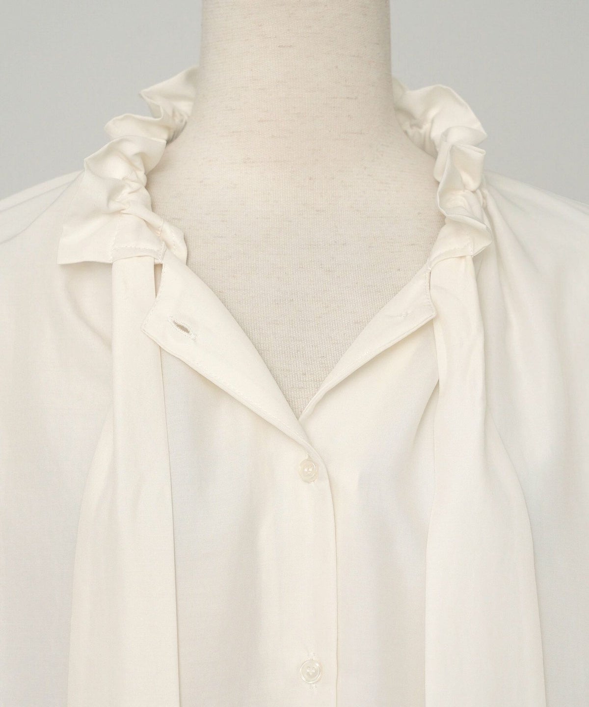 トップス ブラウス フリル ボウタイ 長袖 タック 前開き ホワイト フェミニン エレガント 上品 きれいめ