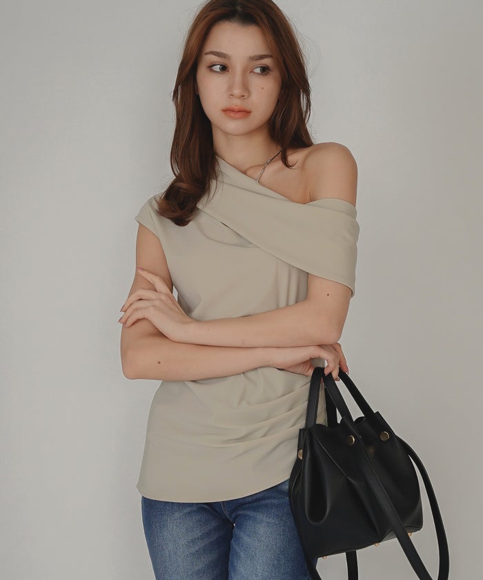 万能トップス 着回し インナートップス オシャレ 無地 女性らしい モテコーデ デートコーデ 大人 あざと可愛い 肌見せ 港区 ラウンジ 韓国風 韓国系 カジュアル エレガント 海外系 きれいめ 細見え カジュアル スタイル盛れ KINO THE KEI