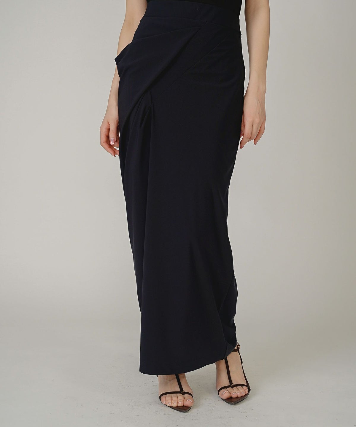 あざと可愛い 肌見せ 港区 ラウンジ Iラインスカート 長め ペンシルスカート ツイル ナローシルエット スリット入り カジュアル エレガント 海外系 きれいめ 韓国風 韓国系 スタイル盛れ セットアップ ドレス ディナー パーティ KINO THE KEI