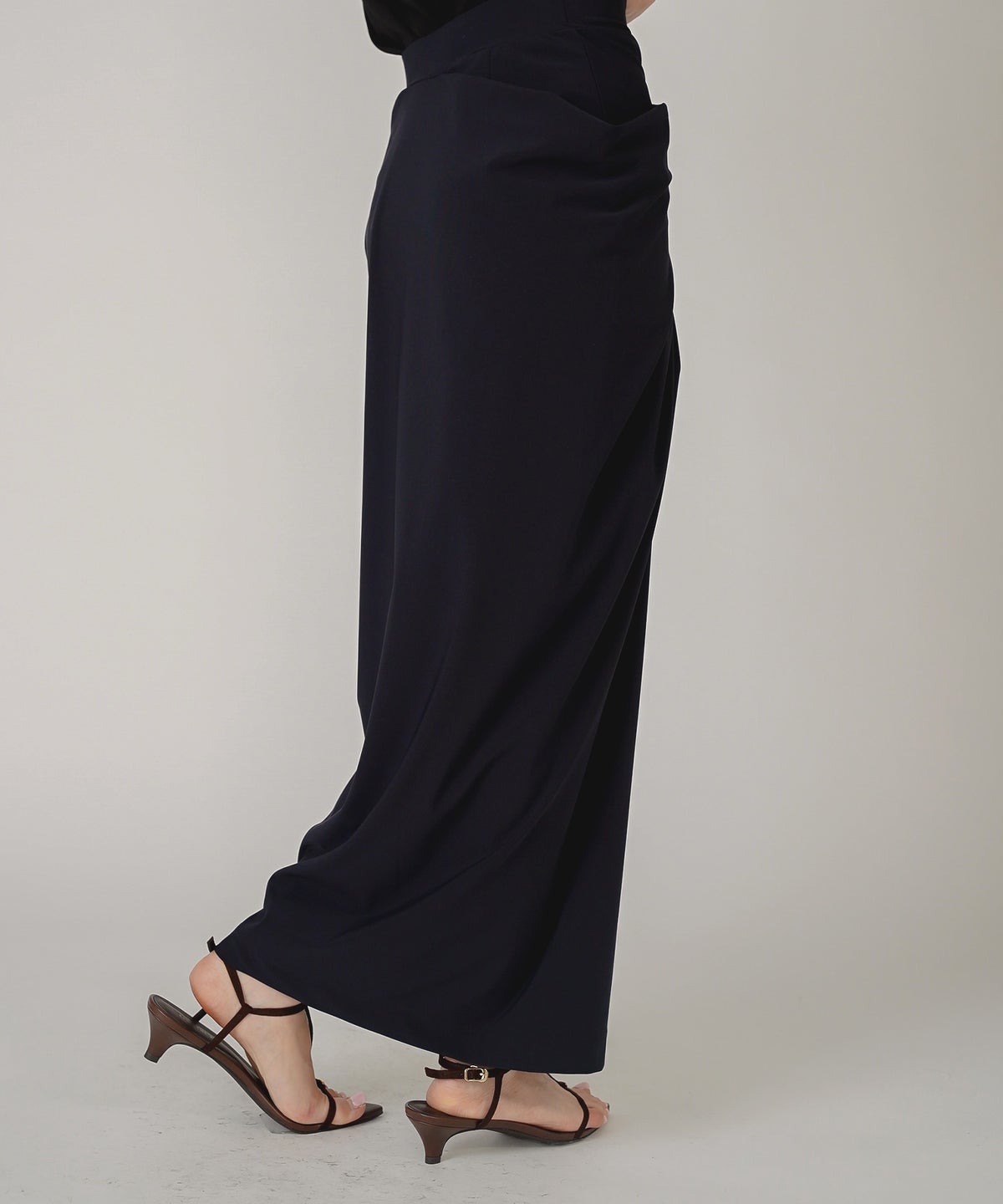 あざと可愛い 肌見せ 港区 ラウンジ Iラインスカート 長め ペンシルスカート ツイル ナローシルエット スリット入り カジュアル エレガント 海外系 きれいめ 韓国風 韓国系 スタイル盛れ セットアップ ドレス ディナー パーティ KINO THE KEI