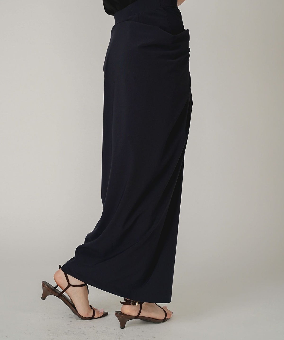 あざと可愛い 肌見せ 港区 ラウンジ Iラインスカート 長め ペンシルスカート ツイル ナローシルエット スリット入り カジュアル エレガント 海外系 きれいめ 韓国風 韓国系 スタイル盛れ セットアップ ドレス ディナー パーティ KINO THE KEI