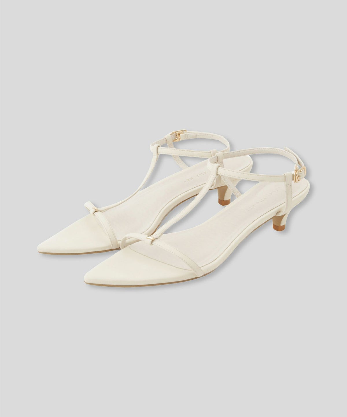 サンダル 華奢ストラップ 歩きやすい 安定感 クロス フェイクレザー ローヒール オリジナル ポインテッド メタル パーツ ストラップ サンダル KINO THE KEI