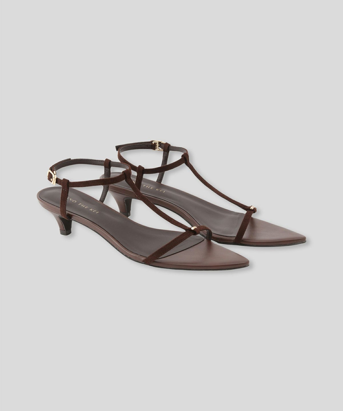 サンダル 華奢ストラップ 歩きやすい 安定感 クロス フェイクレザー ローヒール オリジナル ポインテッド メタル パーツ ストラップ サンダル KINO THE KEI