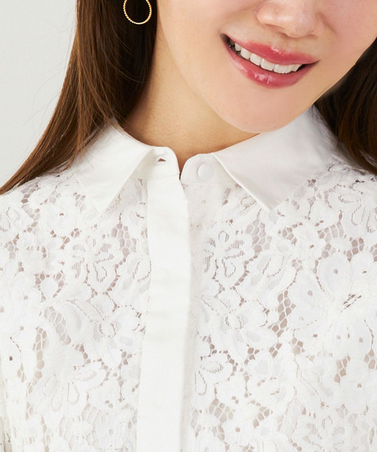 手洗い可 オフィス おしゃれ フェミニン 透け感 カフス 上品 きれいめ 大人カジュアル 長袖 襟付き ジョイントスペース