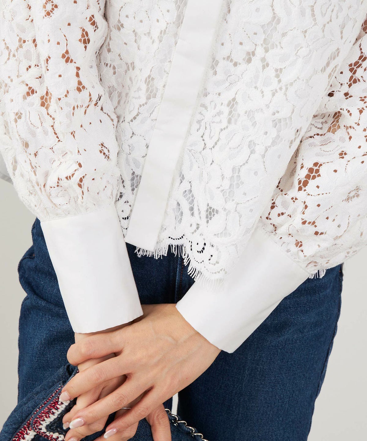 手洗い可 オフィス おしゃれ フェミニン 透け感 カフス 上品 きれいめ 大人カジュアル 長袖 襟付き ジョイントスペース