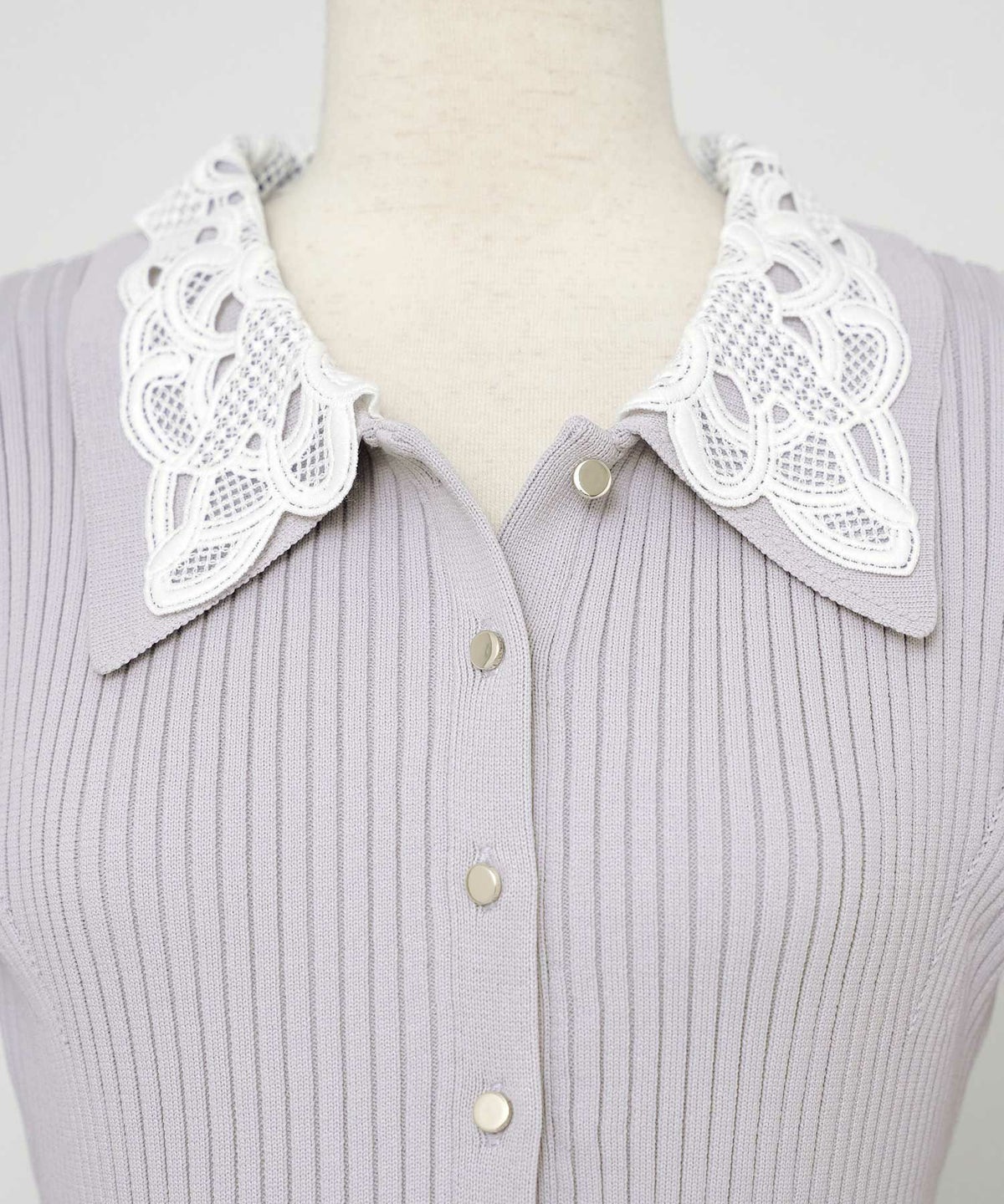 ニット ワンピース レース レース襟 花 華やか エレガント フェミニン 上品 大人 きれいめ 食事会 懇談会 ヌン活 女子会 前開き 長袖 春 映え 秋 