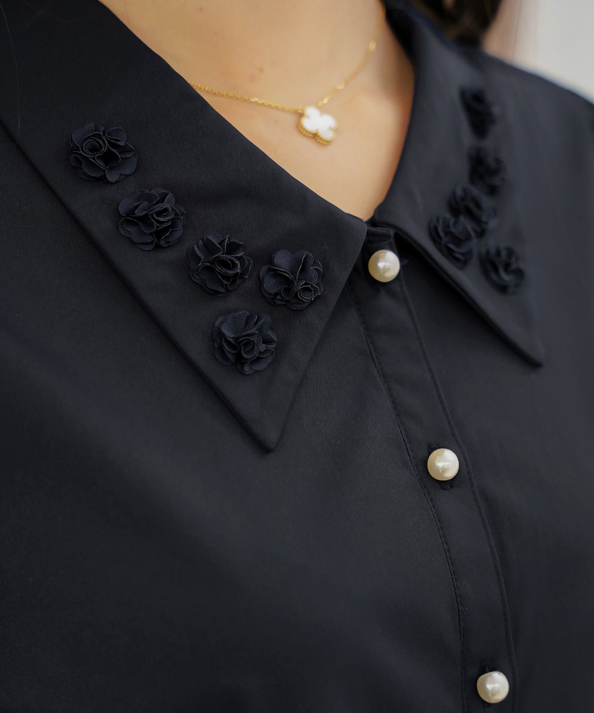 ブラウス トップス 花 襟 シャツ襟 ティアード 前開き パールボタン 7分袖