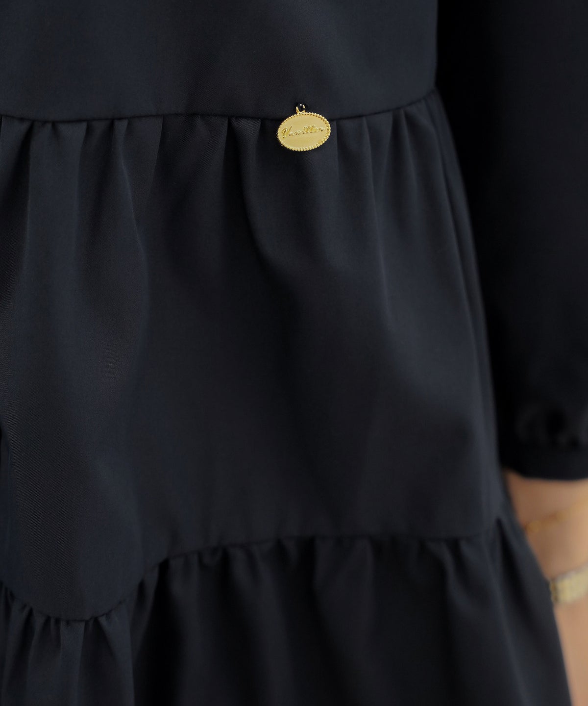 ブラウス トップス 花 襟 シャツ襟 ティアード 前開き パールボタン 7分袖