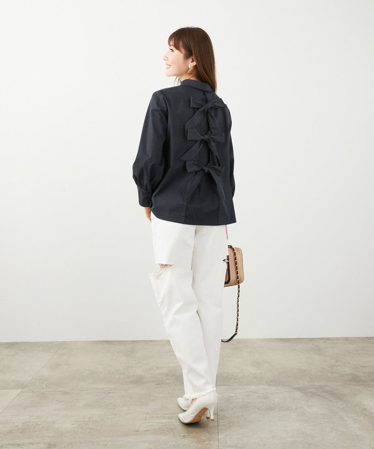 手洗い可 オフィス おしゃれ フェミニン 大人カジュアル 上品 きれいめ 長袖 白 ジョイントスペース