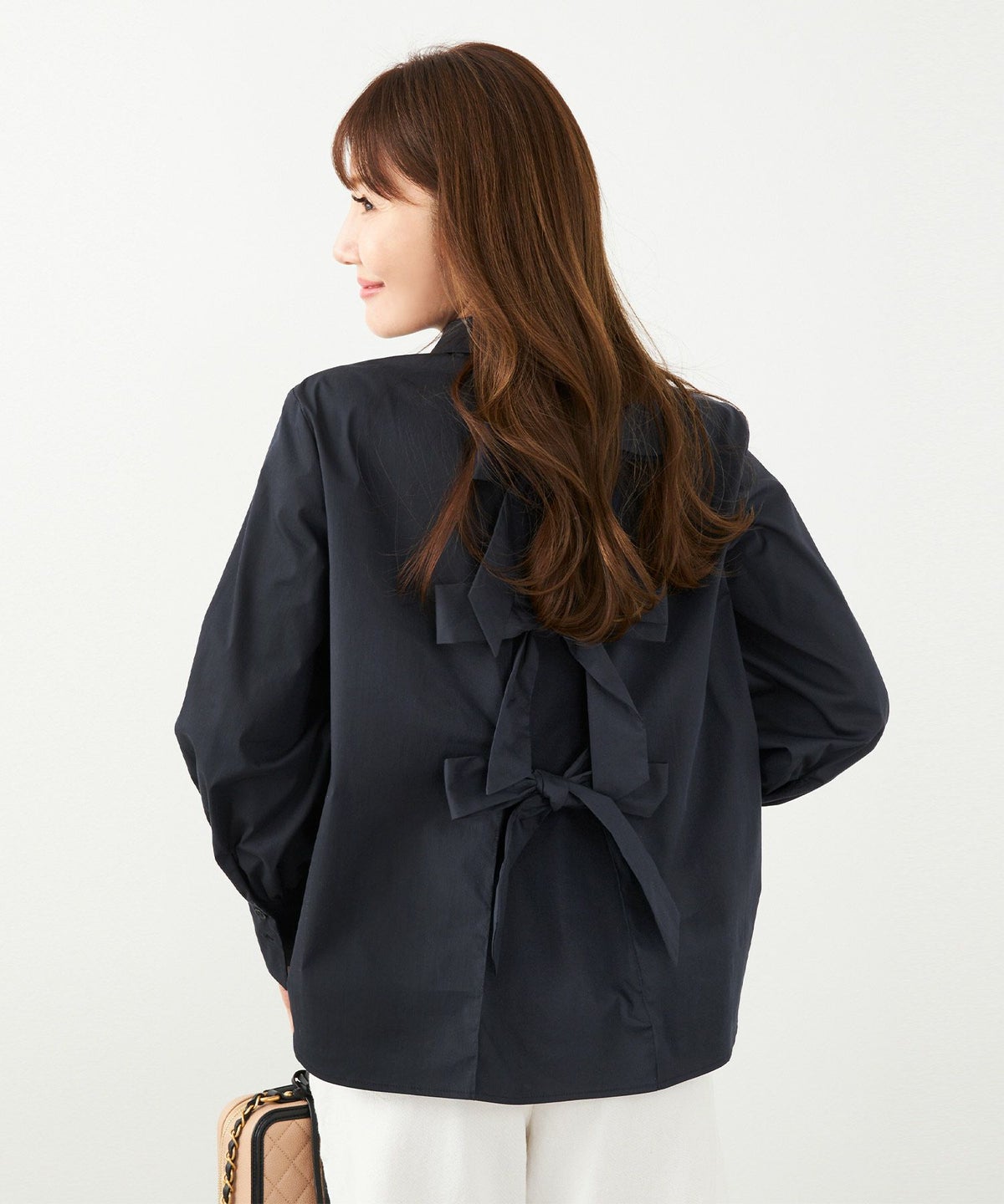 手洗い可 オフィス おしゃれ フェミニン 大人カジュアル 上品 きれいめ 長袖 白 ジョイントスペース