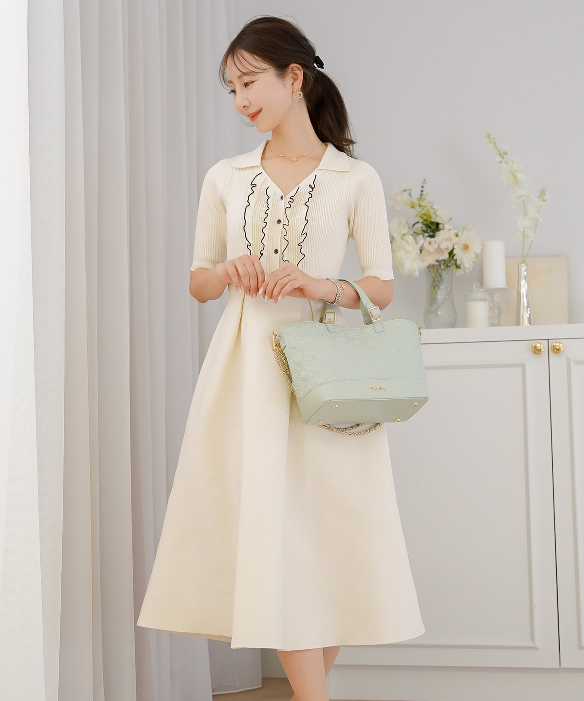 ニット ワンピース フリル 前開き 授乳 ママ きれいめ フェミニン 上品 ママ友 かわいい 大人 配色 ゴールド 半袖 5分袖 フレア フレアシルエット タック ミモレ 開襟 デコルテすっきり 襟付き 春 夏