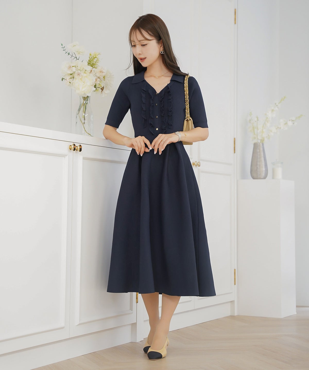 ニット ワンピース フリル 前開き 授乳 ママ きれいめ フェミニン 上品 ママ友 かわいい 大人 配色 ゴールド 半袖 5分袖 フレア フレアシルエット タック ミモレ 開襟 デコルテすっきり 襟付き 春 夏