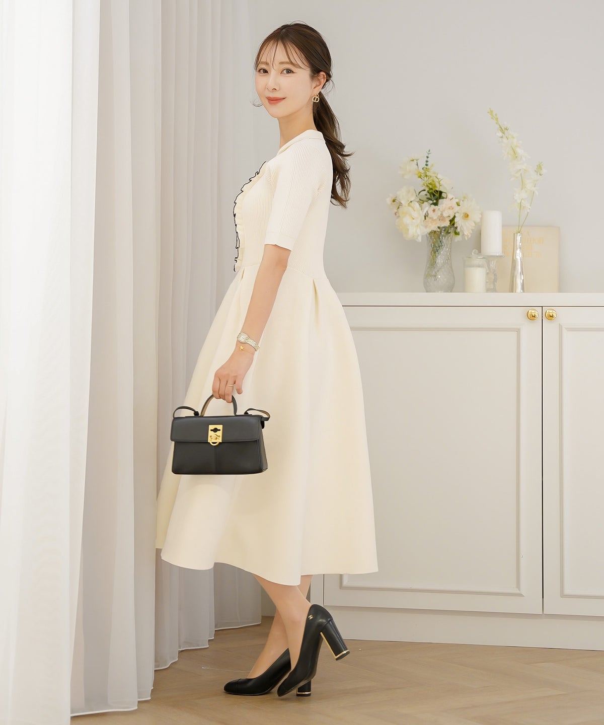 ニット ワンピース フリル 前開き 授乳 ママ きれいめ フェミニン 上品 ママ友 かわいい 大人 配色 ゴールド 半袖 5分袖 フレア フレアシルエット タック ミモレ 開襟 デコルテすっきり 襟付き 春 夏