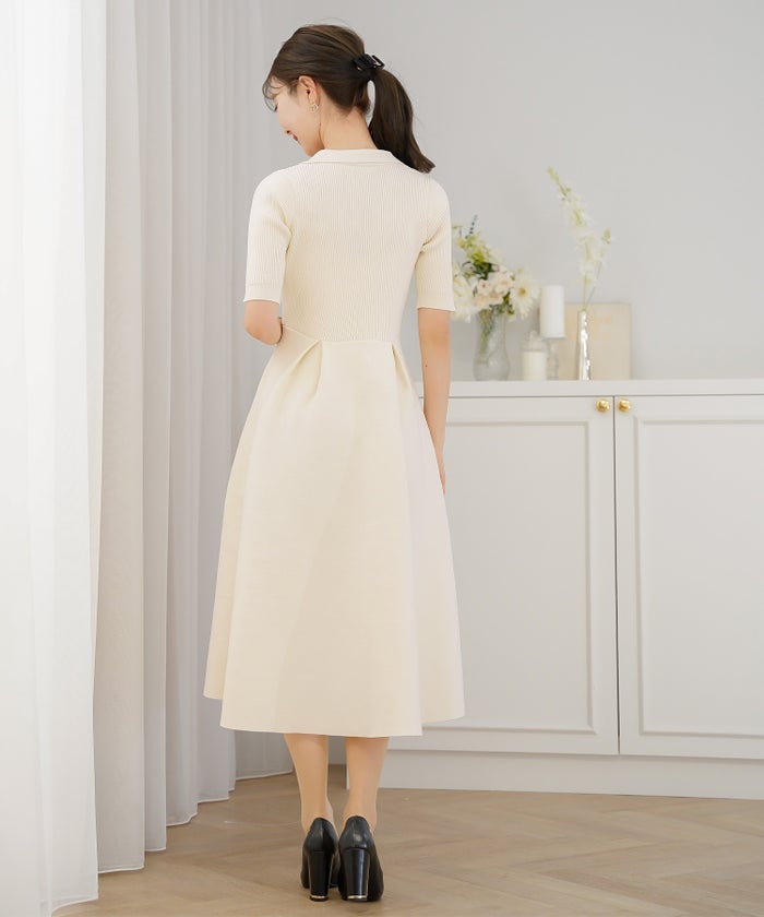 ニット ワンピース フリル 前開き 授乳 ママ きれいめ フェミニン 上品 ママ友 かわいい 大人 配色 ゴールド 半袖 5分袖 フレア フレアシルエット タック ミモレ 開襟 デコルテすっきり 襟付き 春 夏