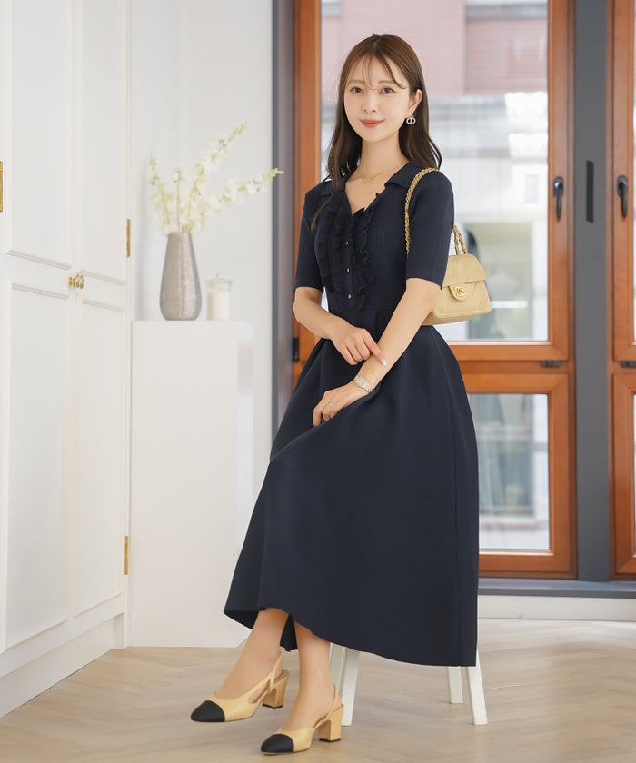 ニット ワンピース フリル 前開き 授乳 ママ きれいめ フェミニン 上品 ママ友 かわいい 大人 配色 ゴールド 半袖 5分袖 フレア フレアシルエット タック ミモレ 開襟 デコルテすっきり 襟付き 春 夏