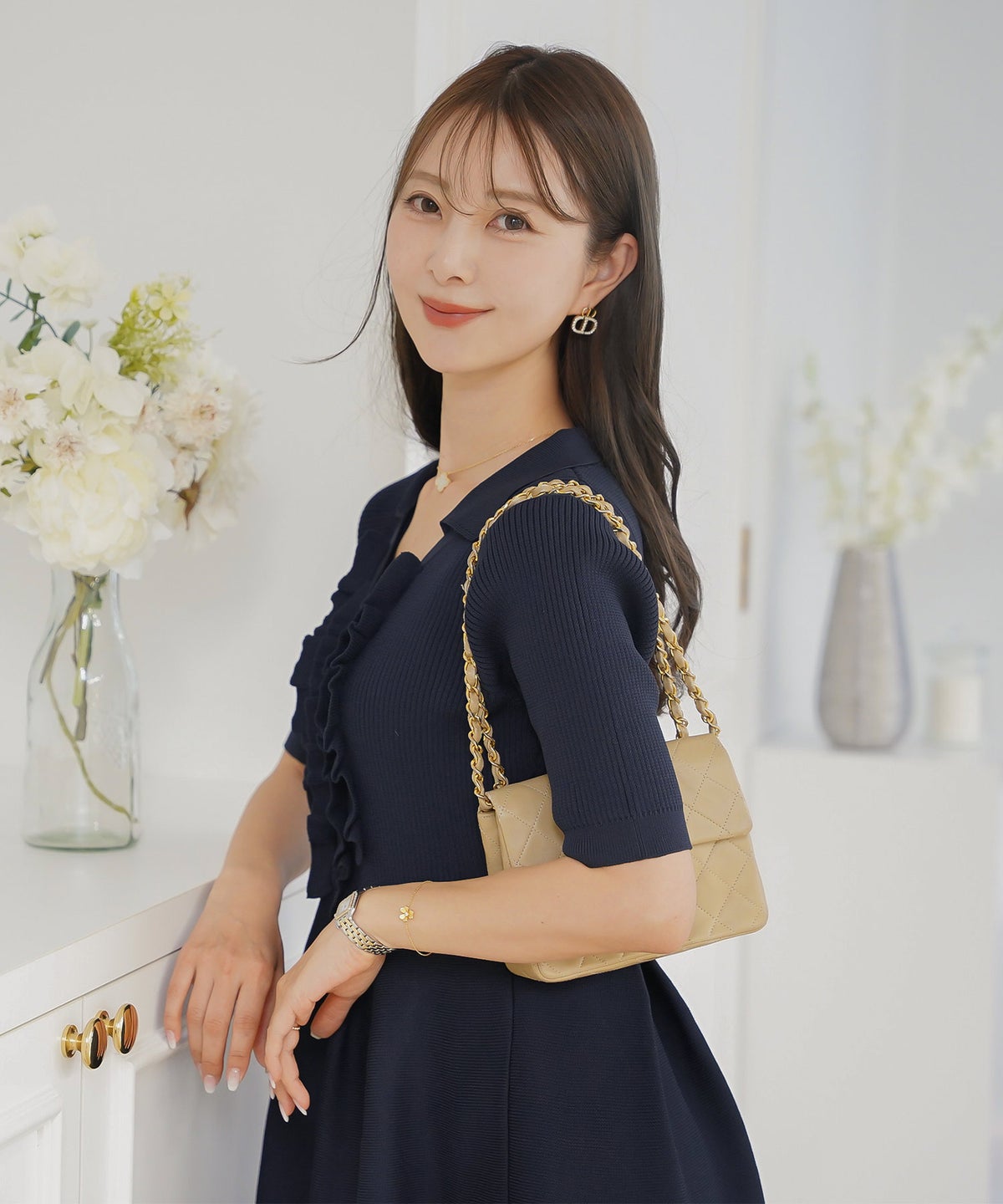 ニット ワンピース フリル 前開き 授乳 ママ きれいめ フェミニン 上品 ママ友 かわいい 大人 配色 ゴールド 半袖 5分袖 フレア フレアシルエット タック ミモレ 開襟 デコルテすっきり 襟付き 春 夏