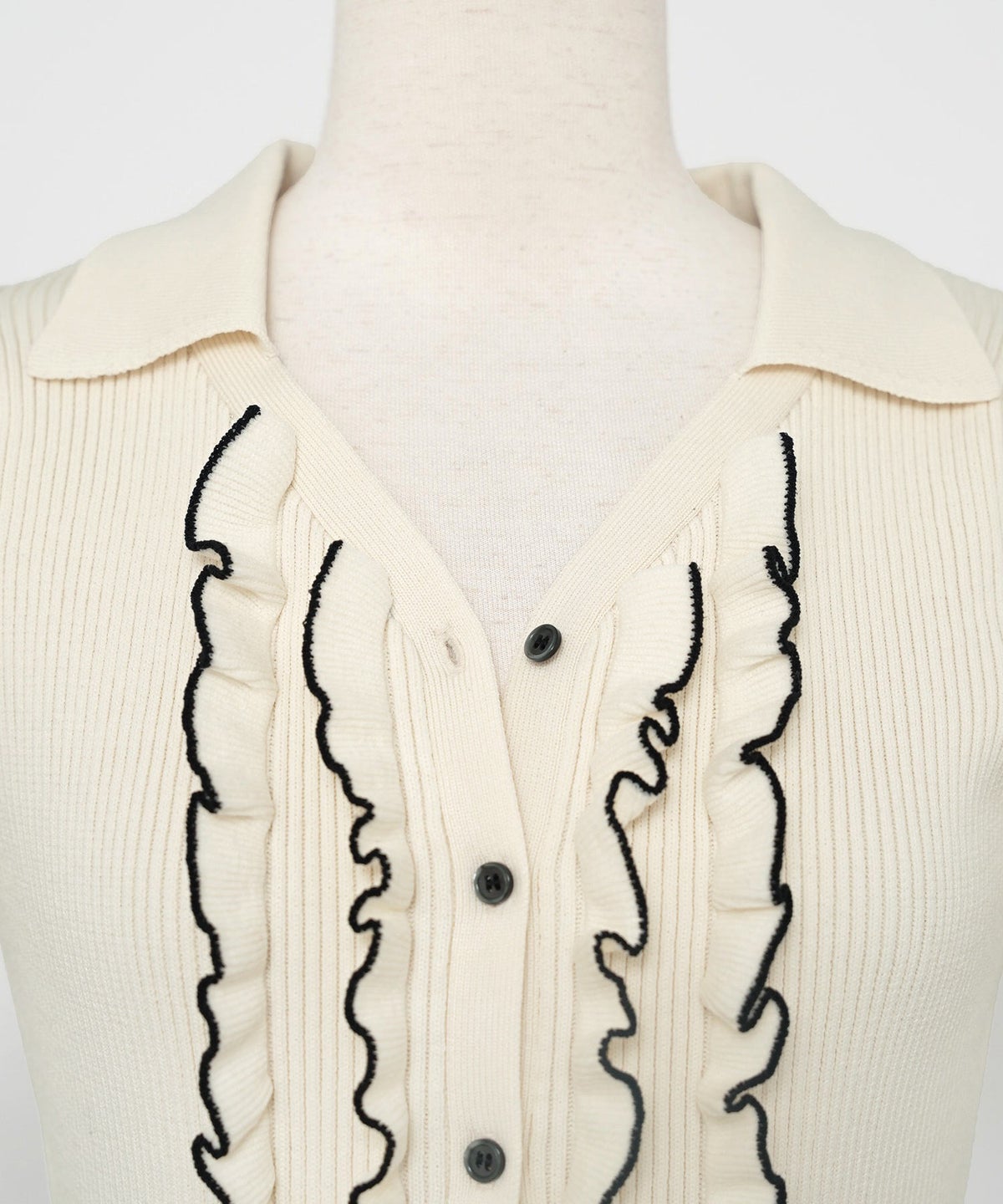 ニット ワンピース フリル 前開き 授乳 ママ きれいめ フェミニン 上品 ママ友 かわいい 大人 配色 ゴールド 半袖 5分袖 フレア フレアシルエット タック ミモレ 開襟 デコルテすっきり 襟付き 春 夏