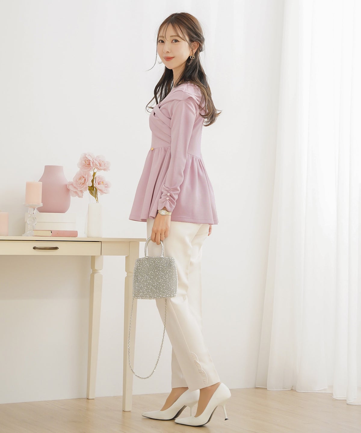 トップス カットソー ペプラム 体型カバー カジュアル 長袖 パール オフショル リボン タック ギャザー Vネック きれいめ 着映え パンツスタイル ミドル丈 春 秋