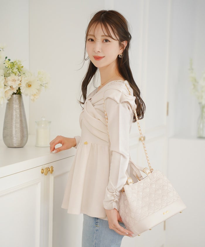 トップス カットソー ペプラム 体型カバー カジュアル 長袖 パール オフショル リボン タック ギャザー Vネック きれいめ 着映え パンツスタイル ミドル丈 春 秋