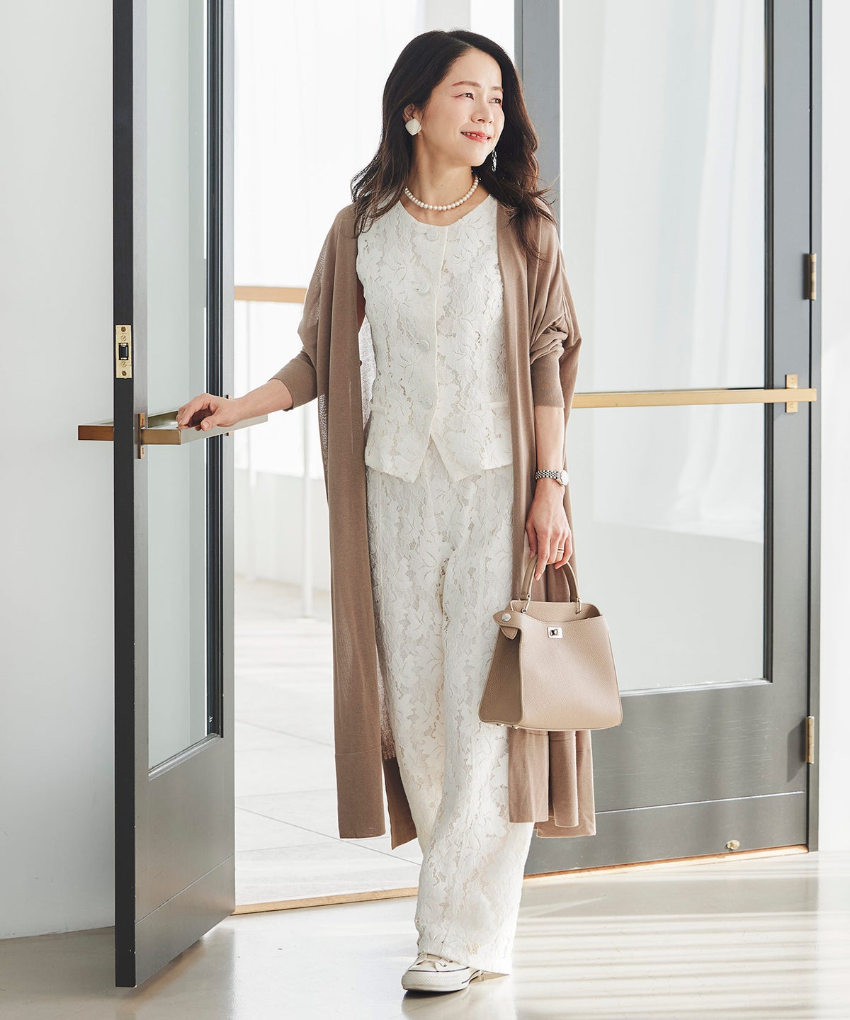 総レース ベスト ジレ 春 秋 美シルエット ウエストライン 裏地付き きれいめ オケージョン 通勤 ホワイト ピンク ネイビー ジョイントスペース 総レース ベスト ＆BLOOM（アンドブルーム）