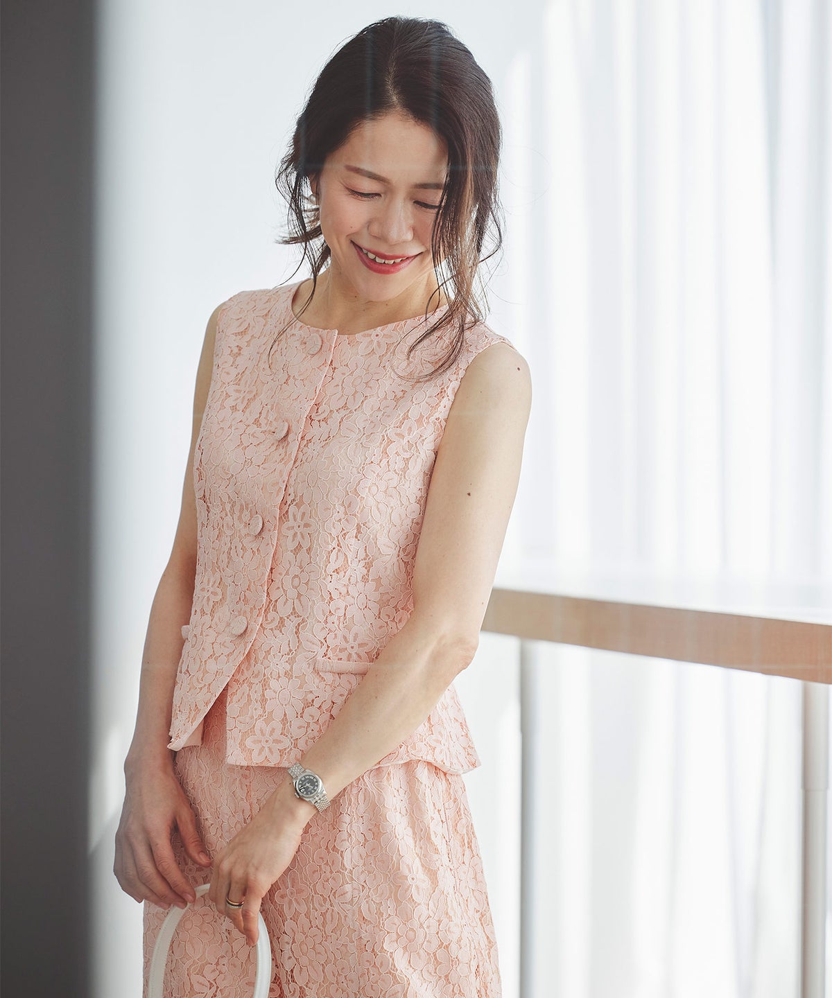 総レース ベスト ジレ 春 秋 美シルエット ウエストライン 裏地付き きれいめ オケージョン 通勤 ホワイト ピンク ネイビー ジョイントスペース 総レース ベスト ＆BLOOM（アンドブルーム）