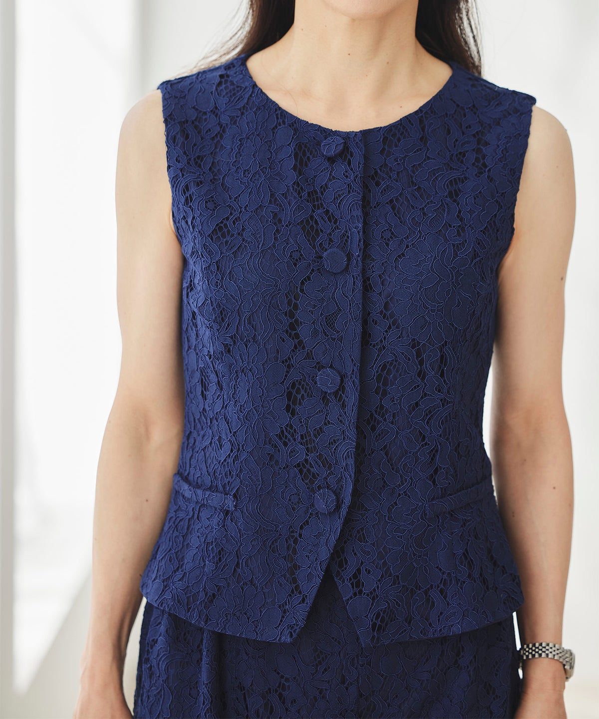 総レース ベスト ジレ 春 秋 美シルエット ウエストライン 裏地付き きれいめ オケージョン 通勤 ホワイト ピンク ネイビー ジョイントスペース 総レース ベスト ＆BLOOM（アンドブルーム）