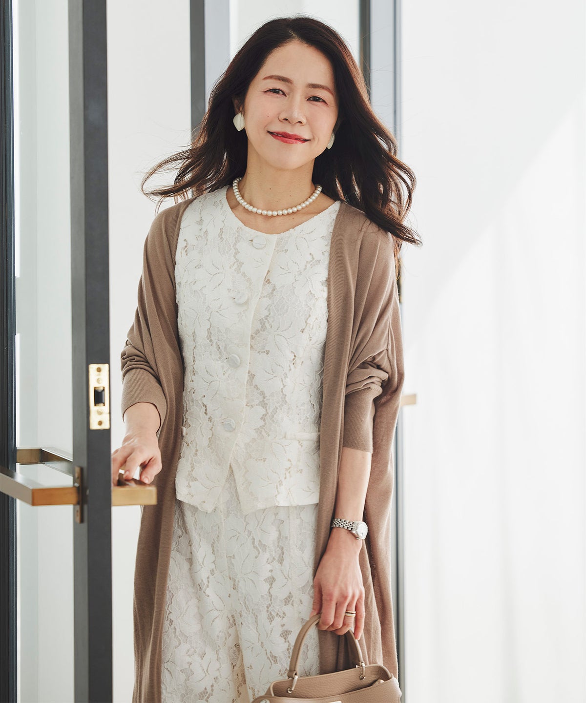 総レース ベスト ジレ 春 秋 美シルエット ウエストライン 裏地付き きれいめ オケージョン 通勤 ホワイト ピンク ネイビー ジョイントスペース 総レース ベスト ＆BLOOM（アンドブルーム）