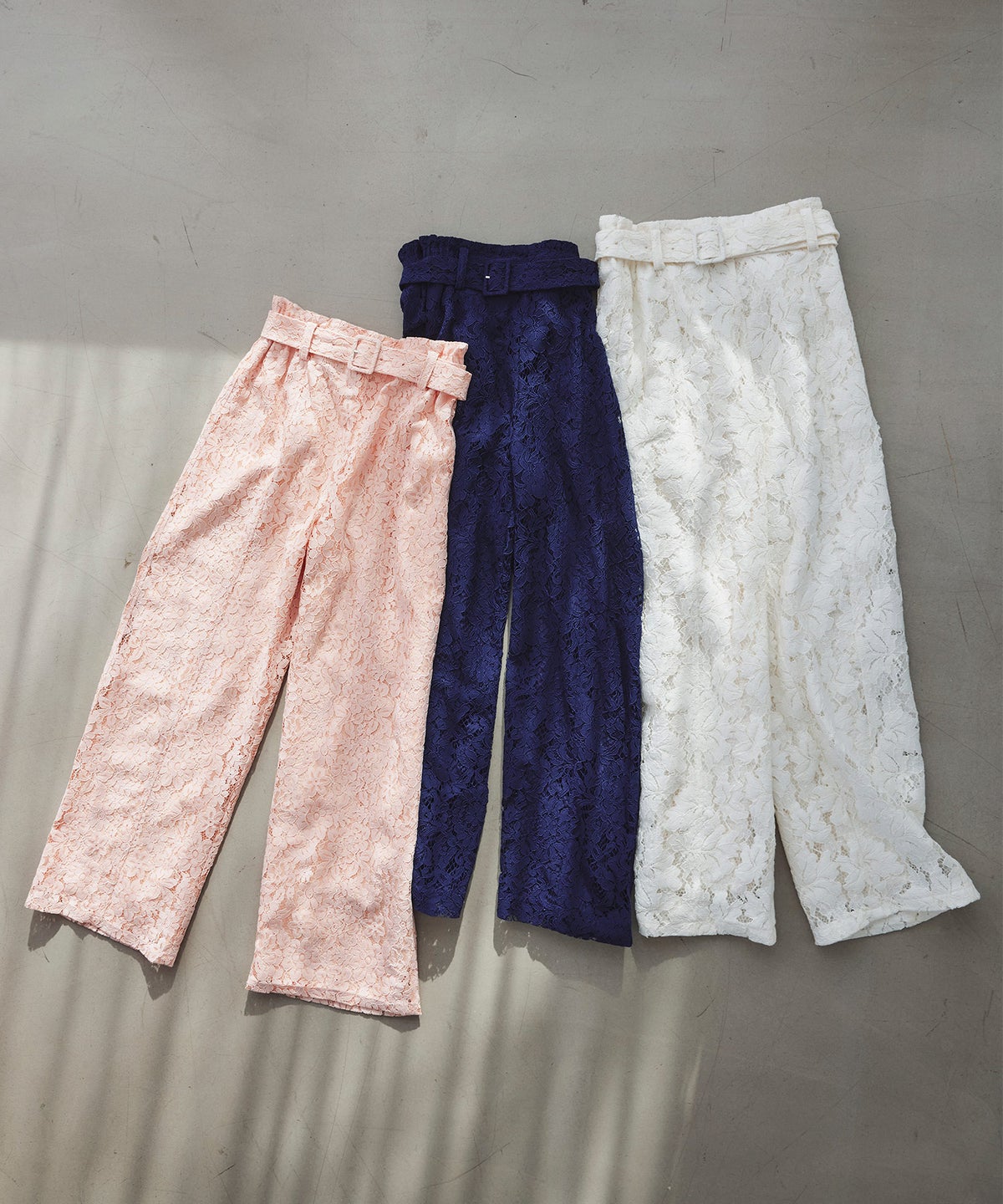 総レース ワイドパンツ オケージョン 結婚式 上品 フェミニン きれいめ 体型カバー 楽ちん 入学式 通勤 セットアップ ホワイト ピンク ネイビー ＆BLOOM（アンドブルーム）