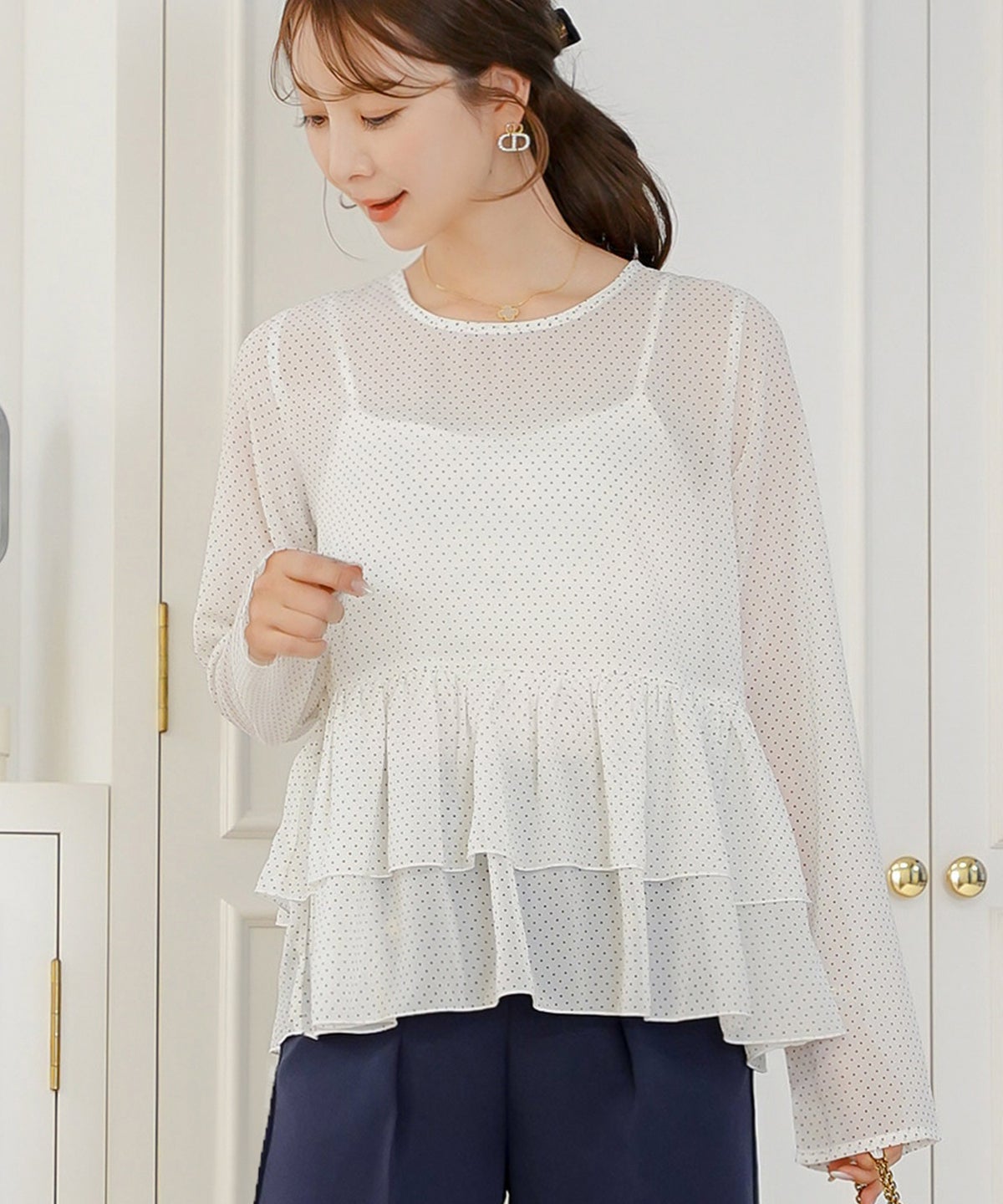 ブラウス トップス クルーネック ドット 柄 春 秋 夏 晩夏 ホワイト アイボリー ベージュ ブラック 長袖 シアー 透け感 抜け感 シースルー 涼しい 清涼感 軽い 軽量