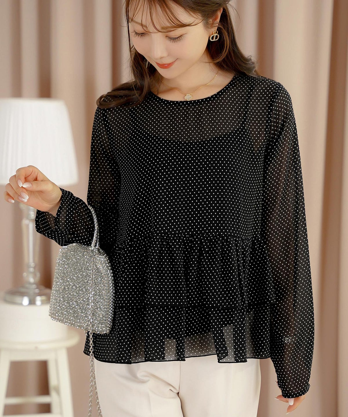 ブラウス トップス クルーネック ドット 柄 春 秋 夏 晩夏 ホワイト アイボリー ベージュ ブラック 長袖 シアー 透け感 抜け感 シースルー 涼しい 清涼感 軽い 軽量