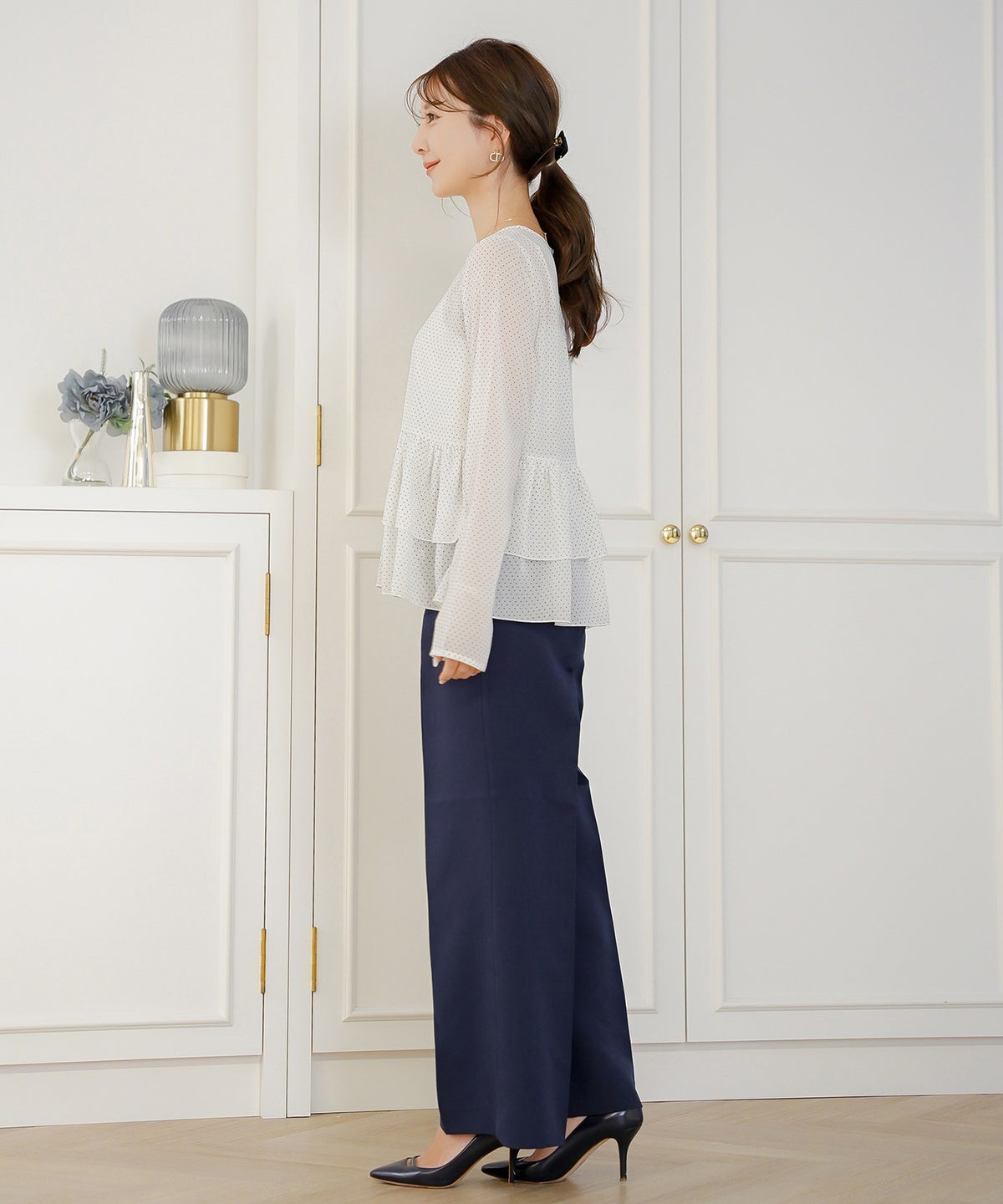 ブラウス トップス クルーネック ドット 柄 春 秋 夏 晩夏 ホワイト アイボリー ベージュ ブラック 長袖 シアー 透け感 抜け感 シースルー 涼しい 清涼感 軽い 軽量