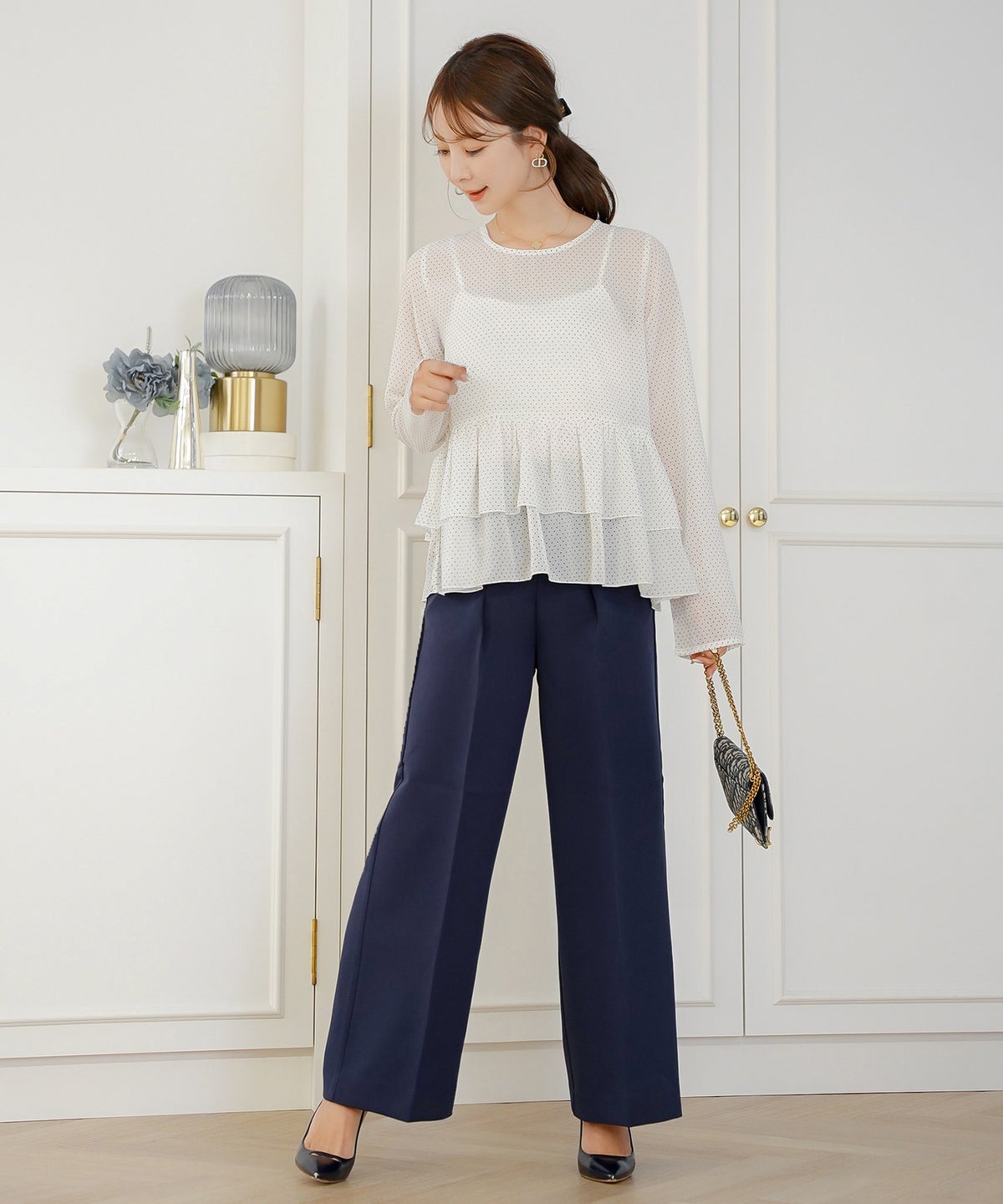 ブラウス トップス クルーネック ドット 柄 春 秋 夏 晩夏 ホワイト アイボリー ベージュ ブラック 長袖 シアー 透け感 抜け感 シースルー 涼しい 清涼感 軽い 軽量