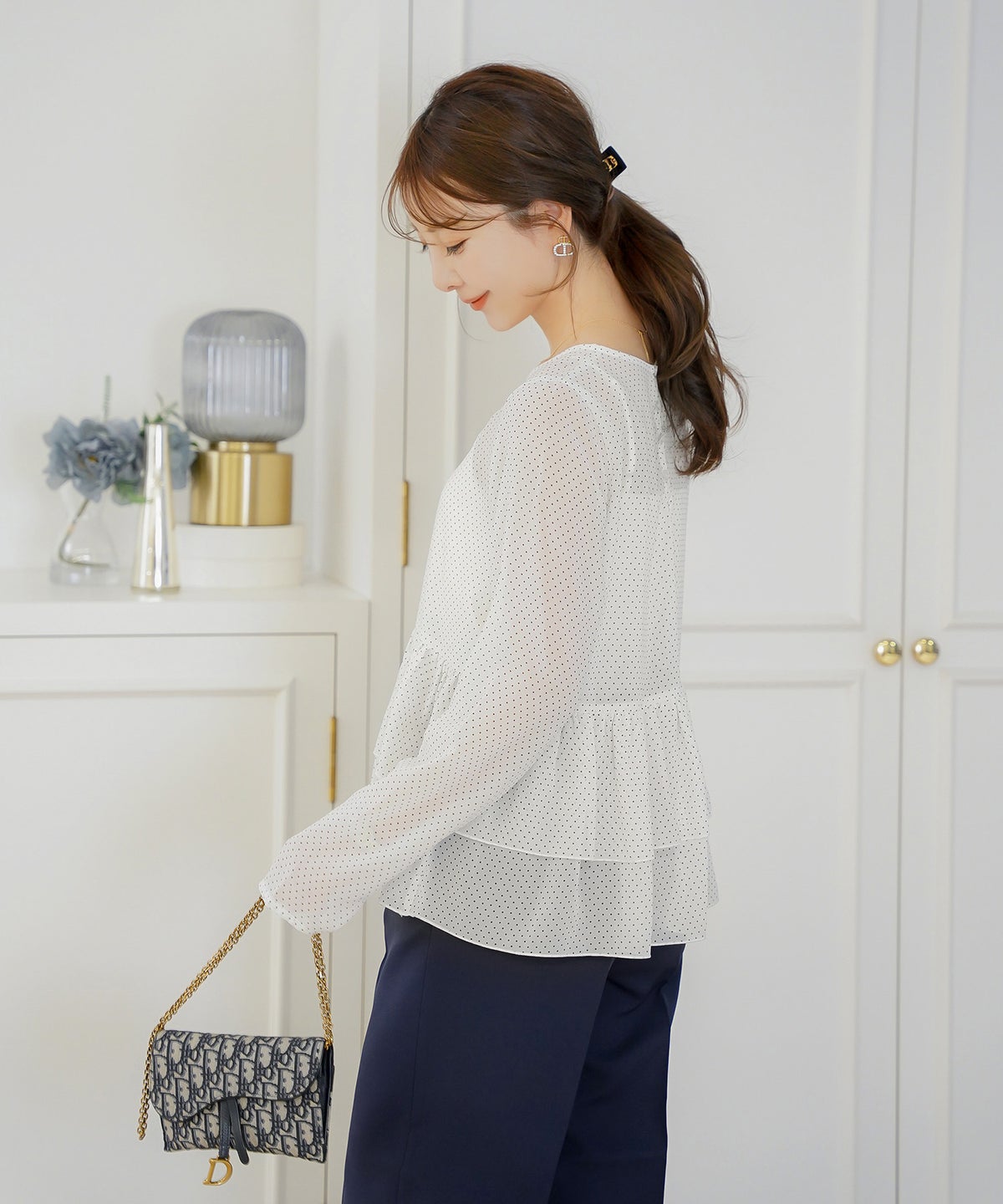 ブラウス トップス クルーネック ドット 柄 春 秋 夏 晩夏 ホワイト アイボリー ベージュ ブラック 長袖 シアー 透け感 抜け感 シースルー 涼しい 清涼感 軽い 軽量