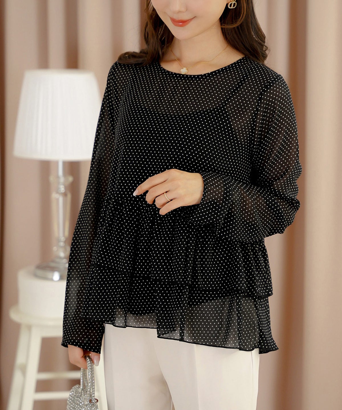 ブラウス トップス クルーネック ドット 柄 春 秋 夏 晩夏 ホワイト アイボリー ベージュ ブラック 長袖 シアー 透け感 抜け感 シースルー 涼しい 清涼感 軽い 軽量